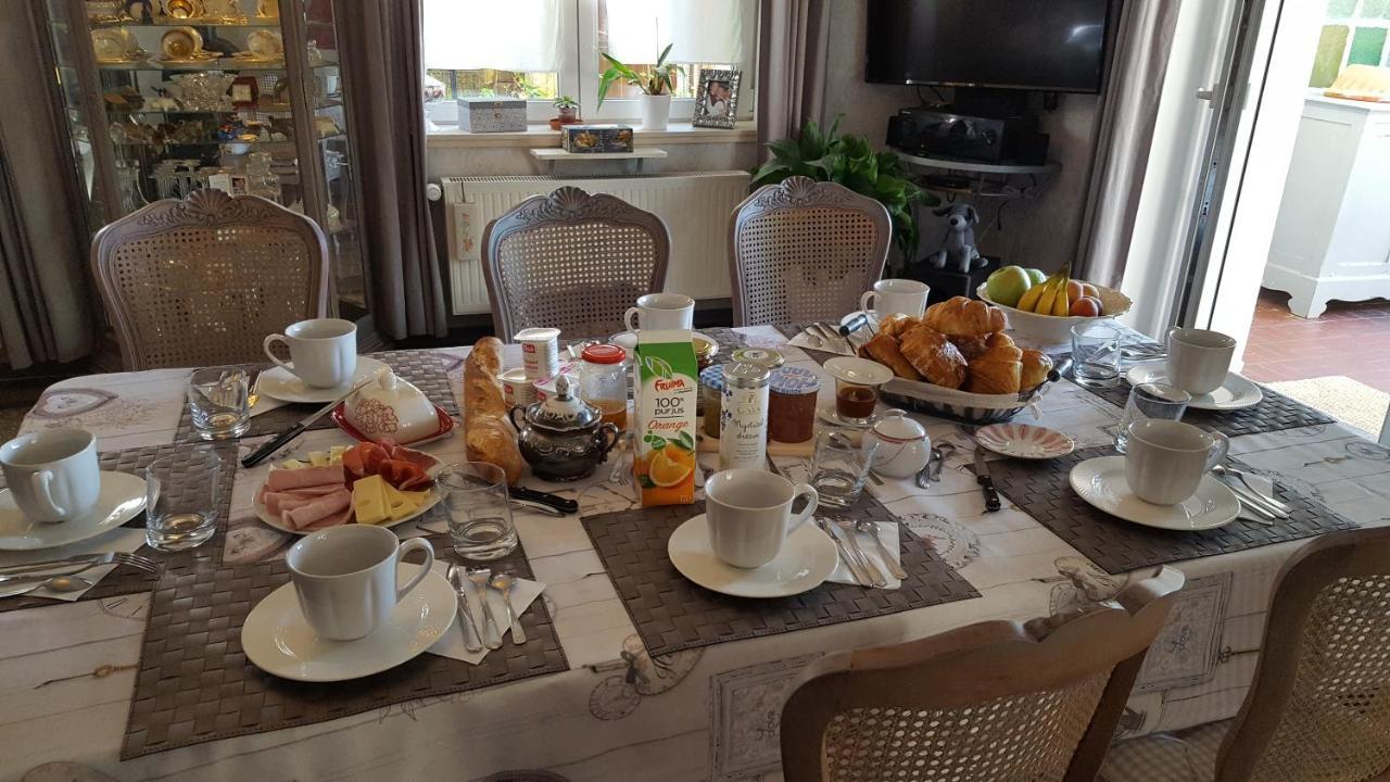 Les Iris Chambres D'Hote Niedermorschwihr Ruang foto